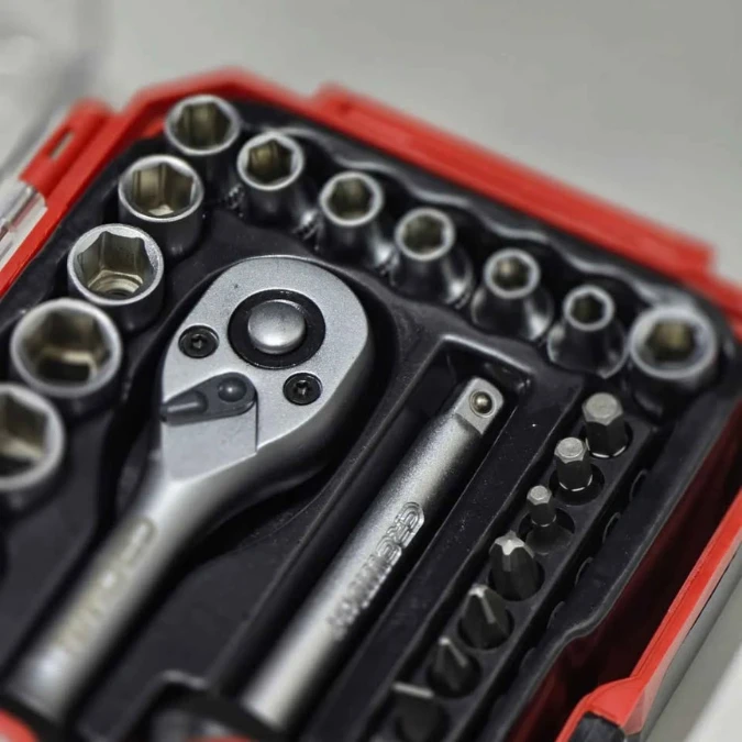 Coffret Jeu d’Embouts, Douilles & Cliquet 1/4″ – 35 Pièces CROWN – Image 4